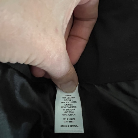 Gorgeous leather jacket from Johnston and Murphy. - Picture 4 of 4